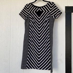 Gabby Skye | Black&White Chevron Dress | size 6|